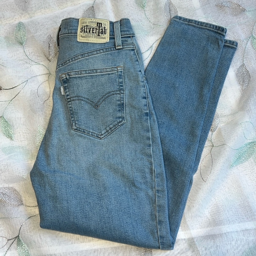 Levi MOM JEAN SIZE 25